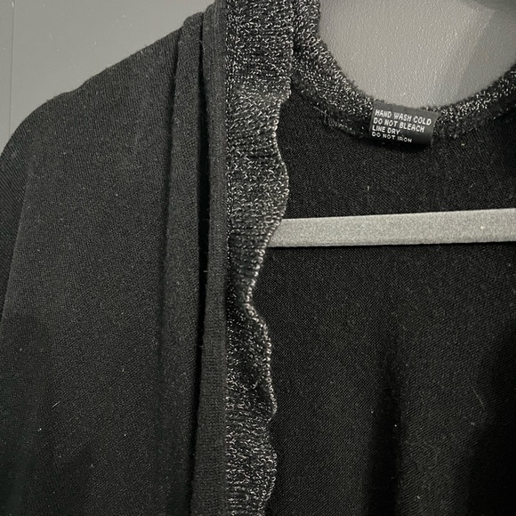 5/$20 Cozy black wrap one size - Picture 3 of 6